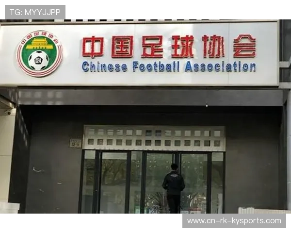 中国足球运动普及教育在中小学全面铺开，中国对足球教育重视了