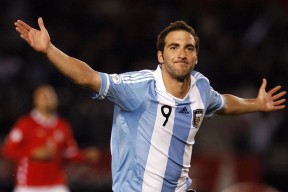 曝皇马加入艾永争夺战！巴萨仍享优先权，球员心意明确，皇马晋级巴萨告别