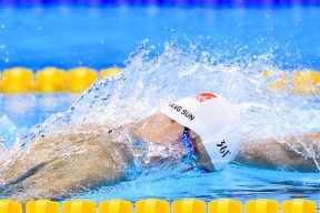 青年运动员训练生活曝光背后付出远超外界想象，青少年运动员的培养