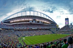 拉文快攻连线展现公牛速度优势，拉文在公牛还有几年就续约了