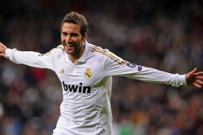 篮球青训基地升级设施改善训练环境，篮球青训队还能上学吗