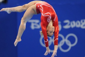 中国田径队在国际大赛中屡次破纪录，中国田径队创26年来最佳成绩